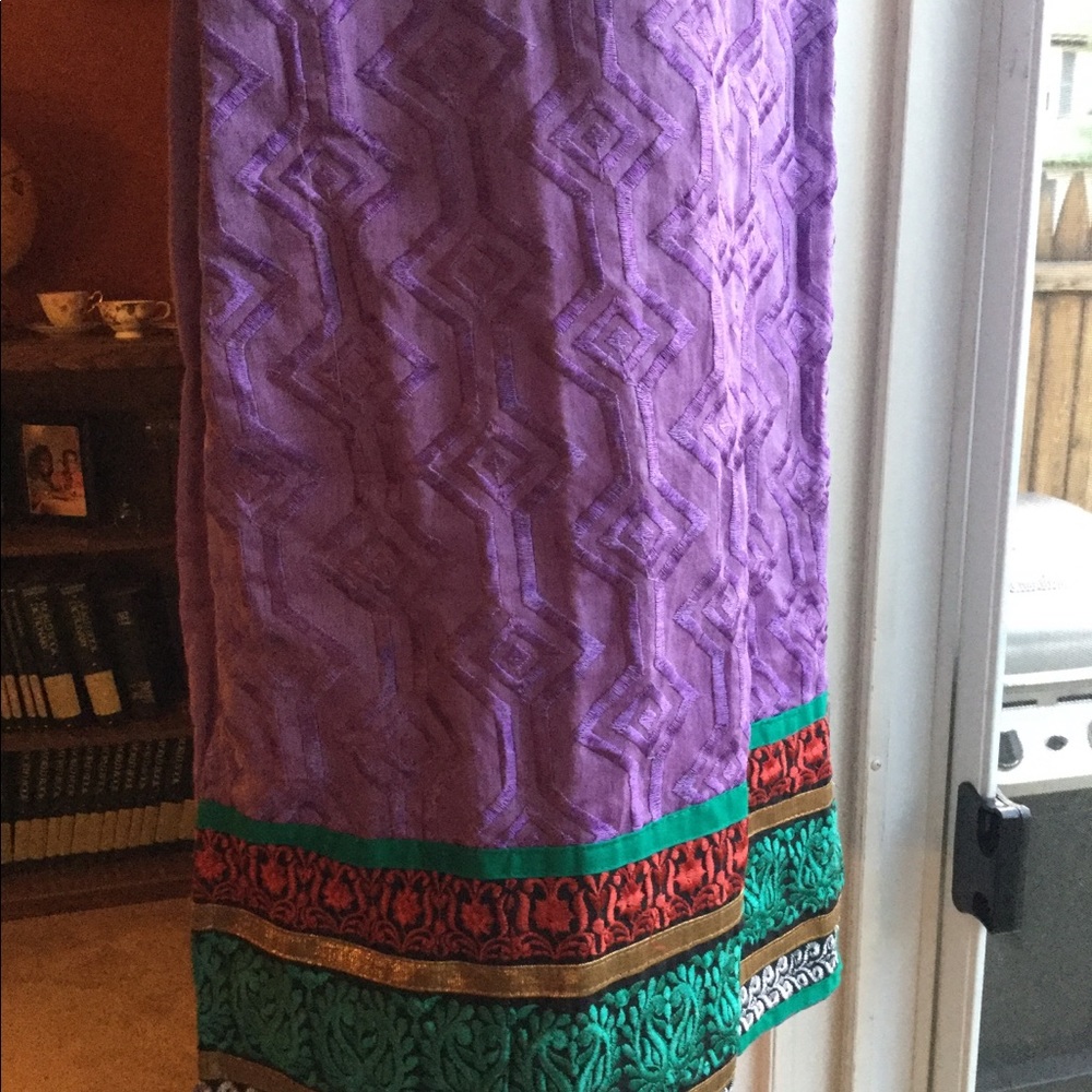 Women’s Dress - Picture 3 of 5